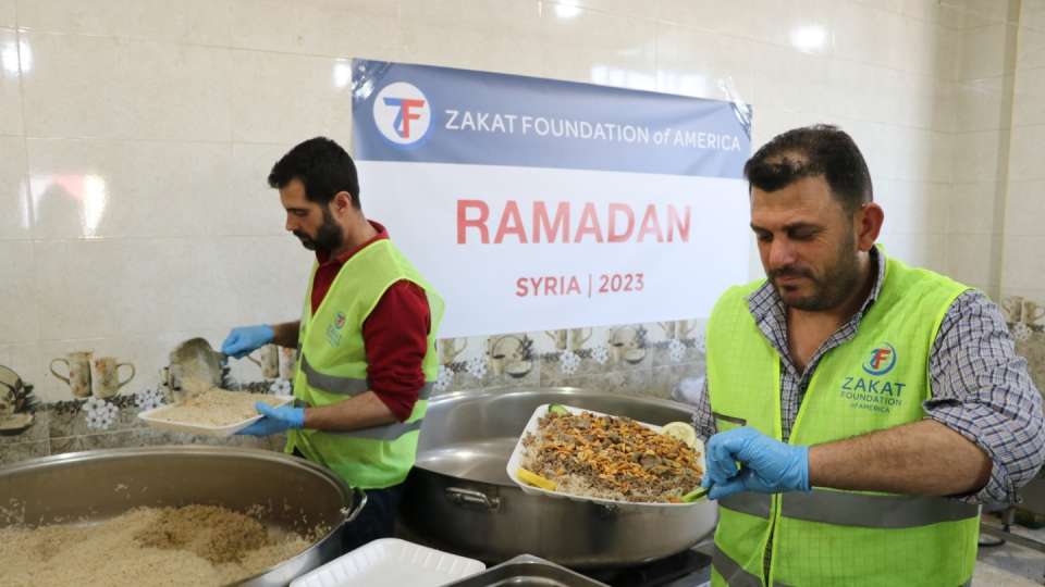 Volunteers prepare iftar meals in Syria / اثناء اعداد المتطوعين في سوريا وجبات إفطار رمضان 2023