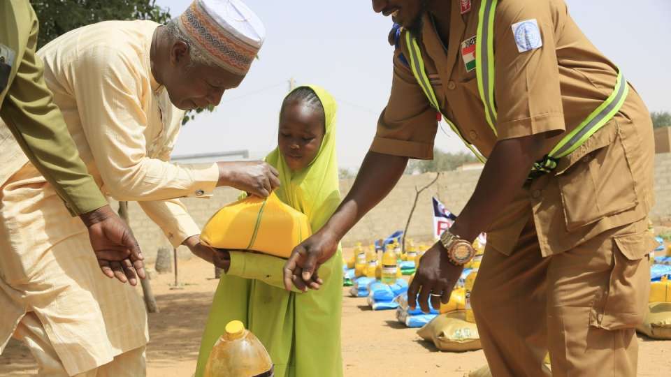 A child in Niger receiving Ramadan food