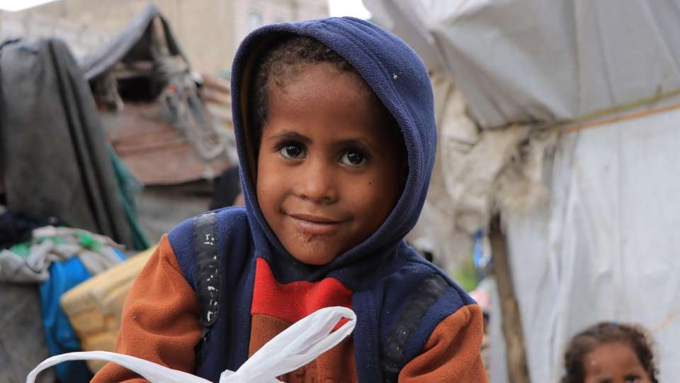 Smiles and hope are given out with food in Yemen / التوزيعات تجلب الأمل والسعادة في اليمين