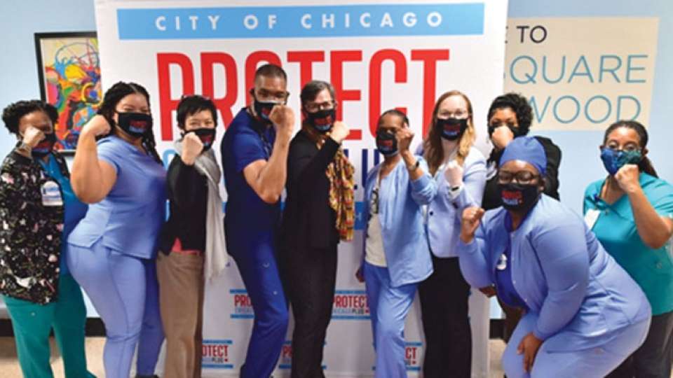Chicago’s first lady, Amy Eshleman, recently visited the Protect Chicago Plus vaccination clinic located at UI Health Mile Square Health Center to greet the community and provide encouraging words of support to those receiving their COVID-19 vaccines.