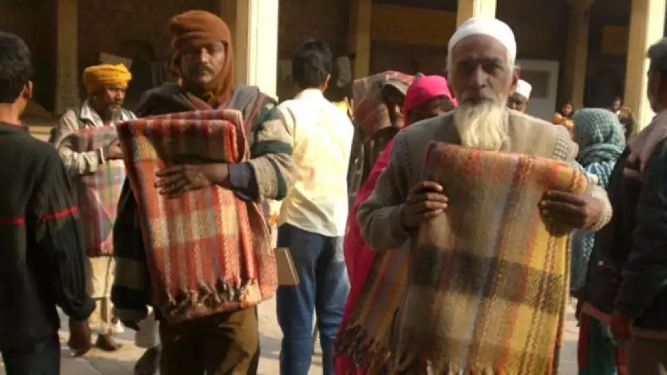 india kashmir relief cold weather 020311 008  large