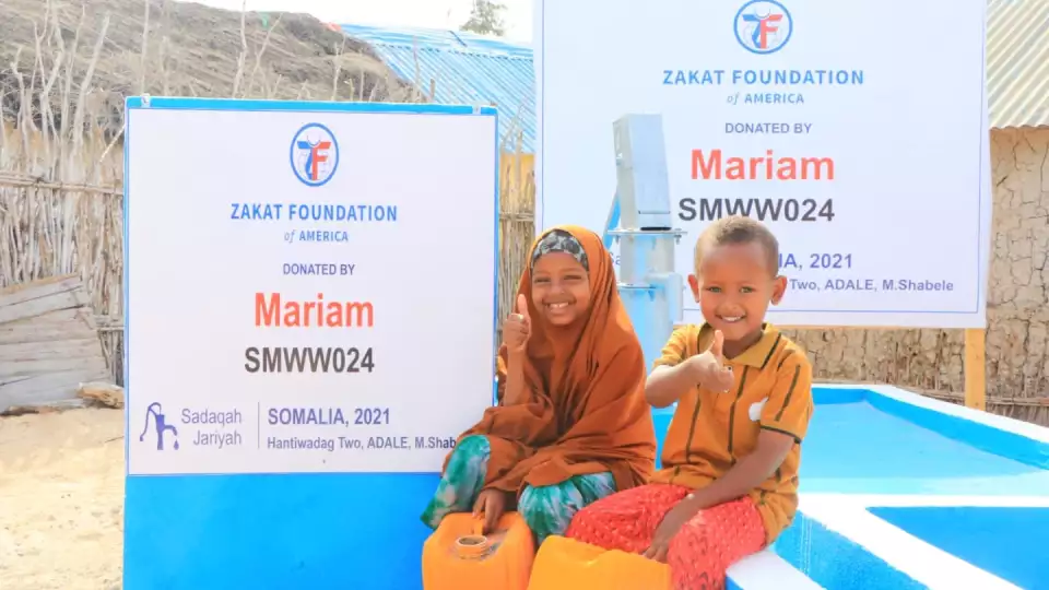 Fresh clean water brings smiles to everyone / اطفال يتنسمون بالحصول على المياه العذبة