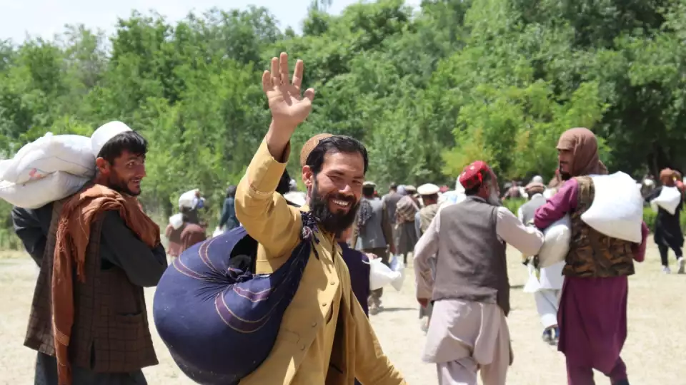 Relief and joy with a secured meal / توفير الغذاء يعطي الراحة والسعادة