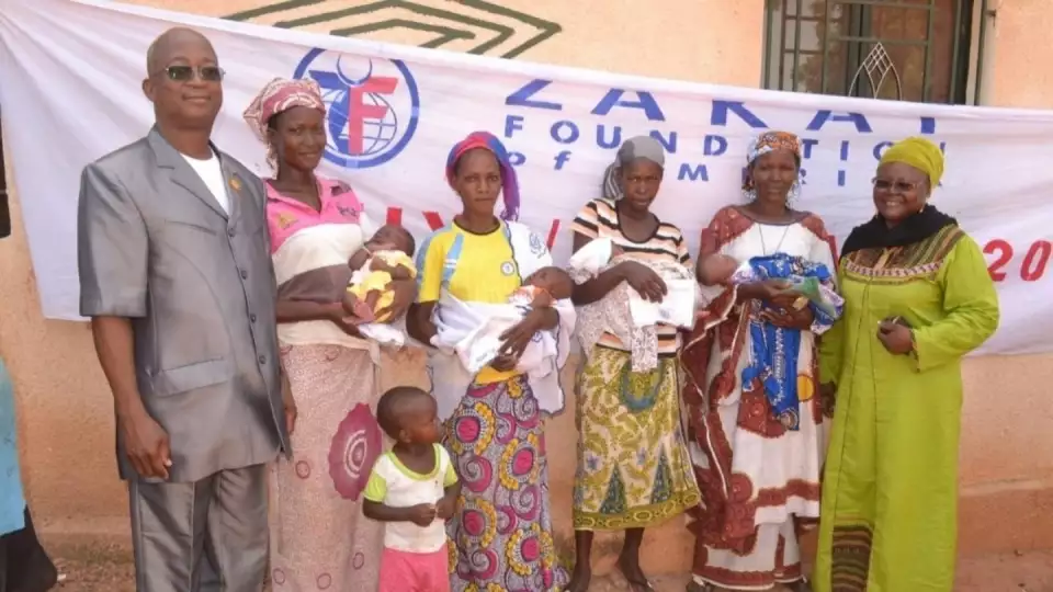 Mariam, our Mali country director, has helped many mothers and children become self-sufficient and thriving<br>بفضل تفانيها وإيمانها بالإنسانية، ساعدت مريم العديد من الأمهات والأطفال في مالي ليصبحوا مكتفين ذاتيًا، وليبدؤوا حياة مليئة بالكرامة والأمل.