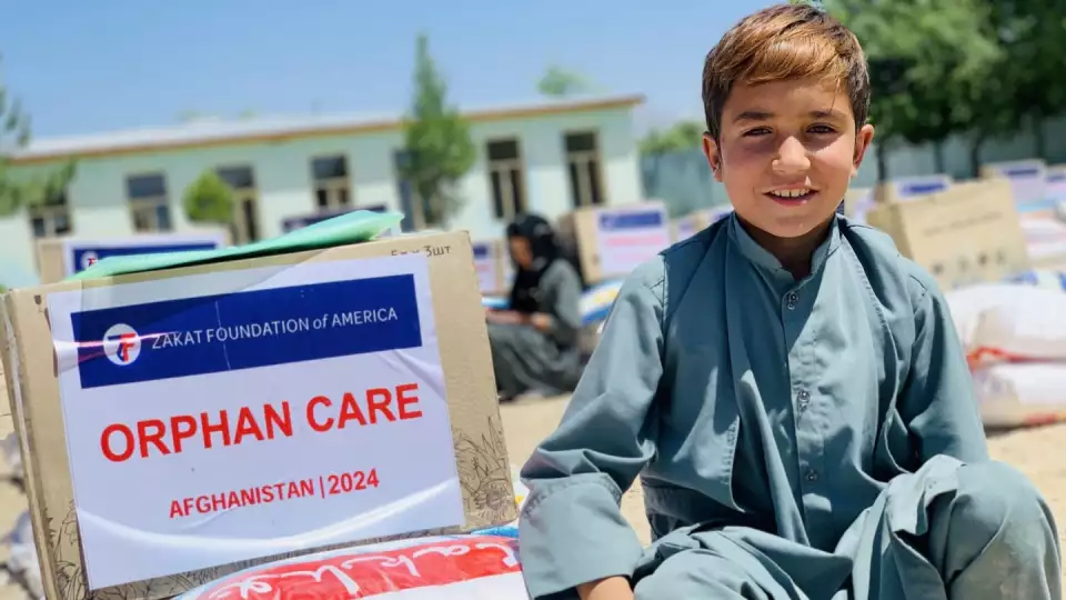 Supporting orphans means not only providing food, but also helping support any relatives or family members to keep them in their local communities<br>دعم الأيتام يمتد ليشمل عائلاتهم وأقاربهم، لنضمن لهم بيئة مستقرة وداعمة داخل مجتمعاتهم المحلية.