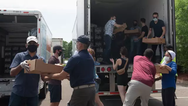 zakat foundation of america ilhan omar send third fresh food delivery to minneapolis deprived img