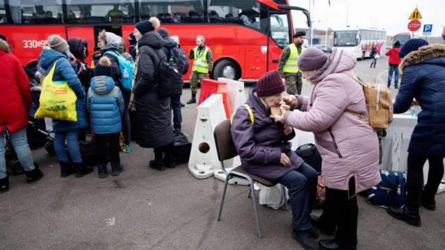 People fleeing from Ukraine get soup in Poland from Convoy of Hope, one of many U.S. groups providing assistance. (© Jess Heugel/Convoy of Hope)