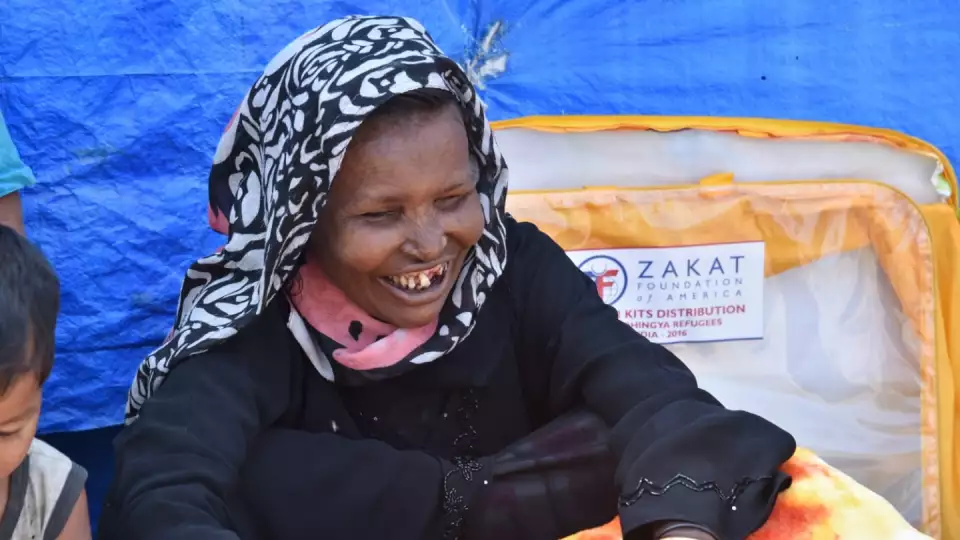 meet muslima smiling