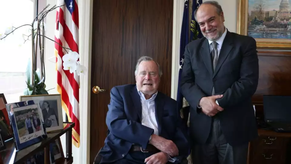 mr demir with president bush 03.03.2018 1