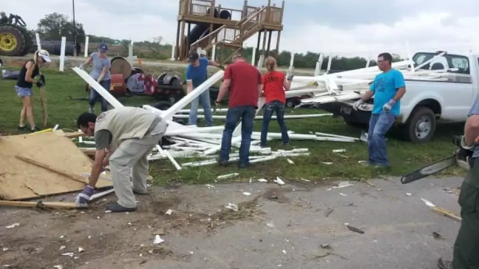 usa oklahoma tornado relief 060113 005  large