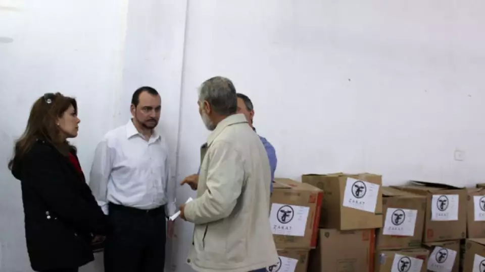 syria relief food distribution 050213 001  large