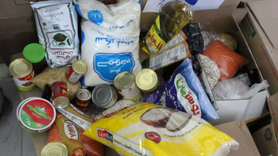 syria relief food distribution 050213 002  large