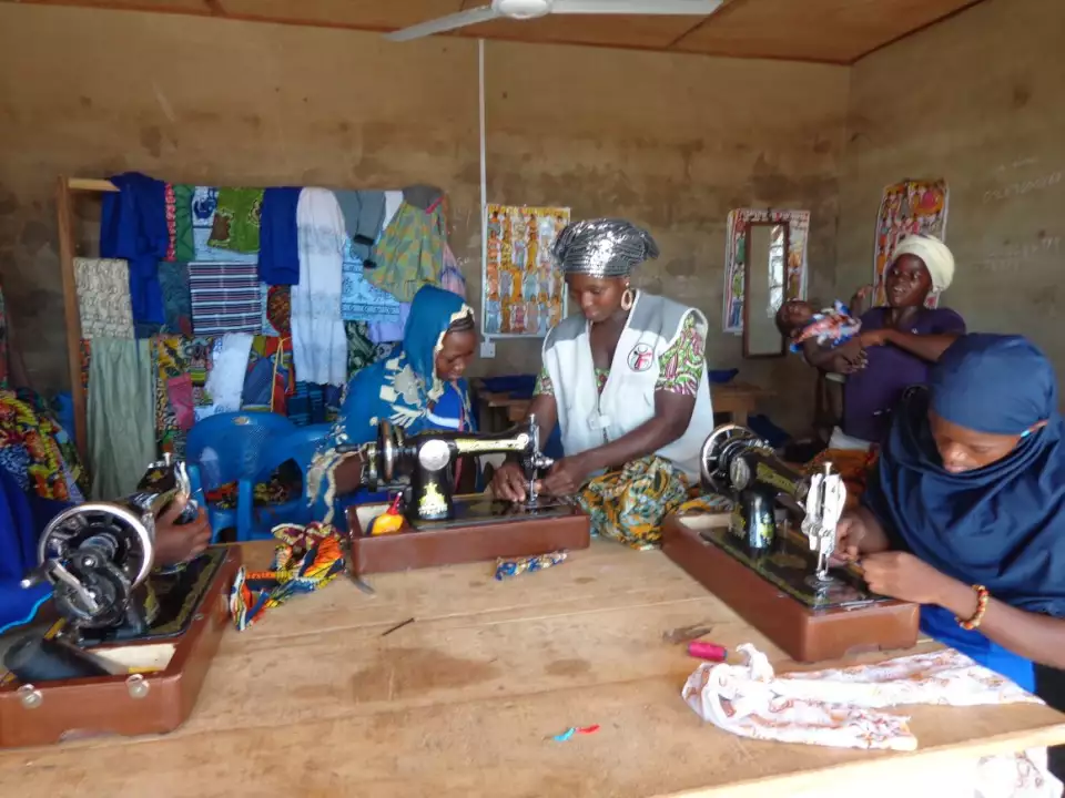 sewing bole 13 1160x870