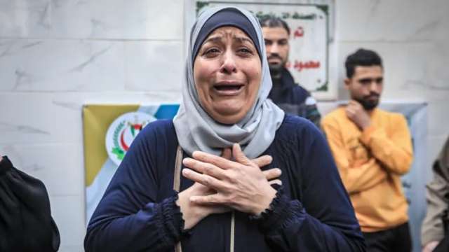 gaza emergency 2023 image of palestinian women crying 4