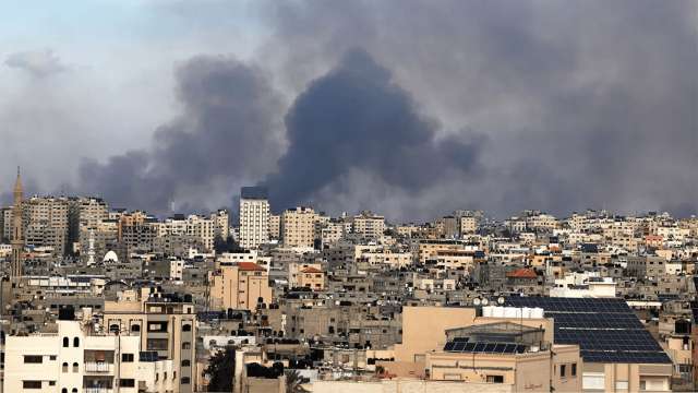 gaza emergency 2023 image showing smoke from bombing