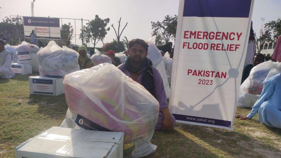 mr ali akbar flood pakistan (1)