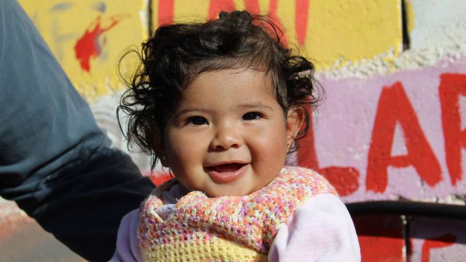 A smile like this from Argentina will melt hearts worldwide / ابتسامة طفلة ارجنتينية