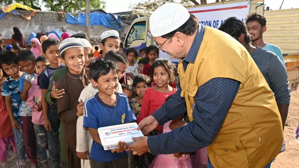 Sponsor a Ramadan food package and bring happiness