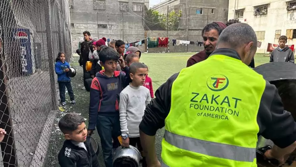Hot meals being distributed in Gaza through your help / بفضل الله وبفضل تبرعاتكم يتم توزيع الوجبات الساخنة في غزة