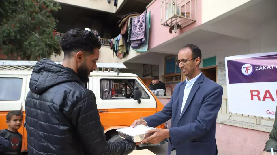 Meals distribution in Gaza / توزيع وجبات الطعام الساخنة في غزة