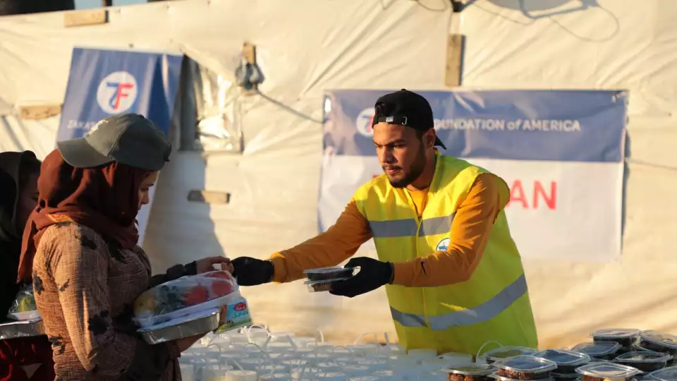 Nourishing meals for families in Lebanon / توزيع الوجبات المغذية للعائلات في لبنان