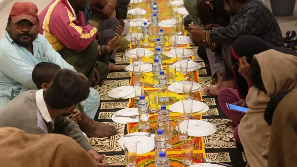 The new ZFA office in Pakistan is hosting nightly Iftar dinners / يقيم مكتب الزكاة الجديد في باكستان الإفطارات الجماعية طوال شهر رمضان