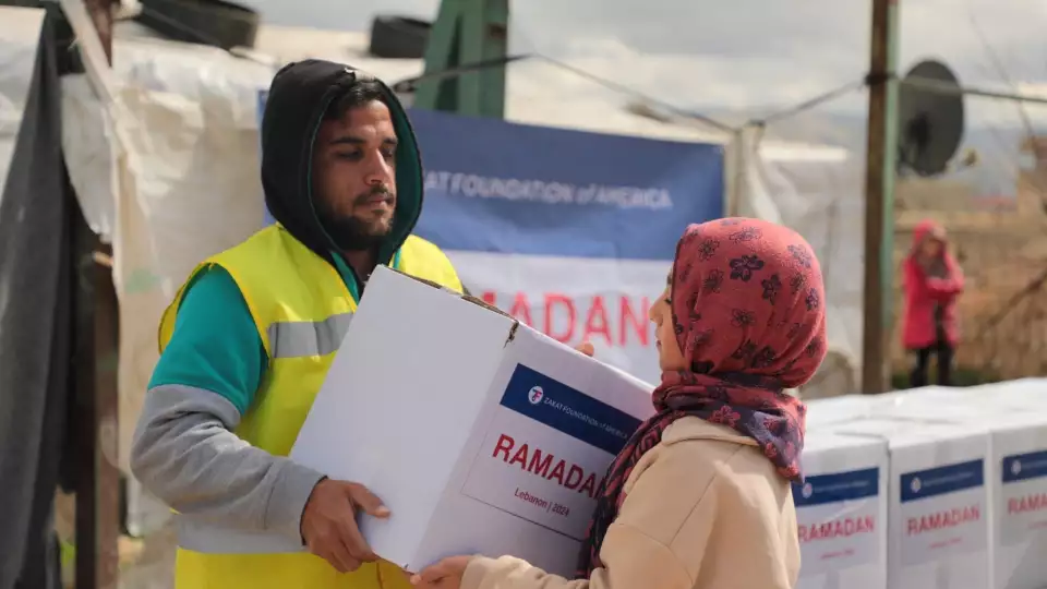 Your Ramadan food package gifts being distributed / توزيع الطرود الغذائية الرمضانية بفضل تبرعاتكم