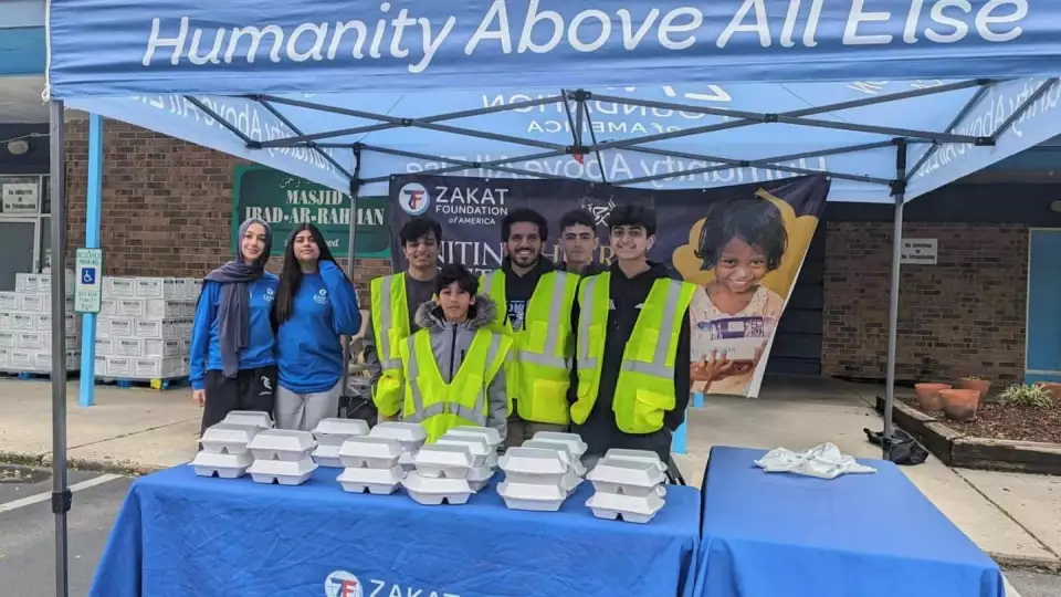 Voluteers in the US served 750 boxes of food to local families