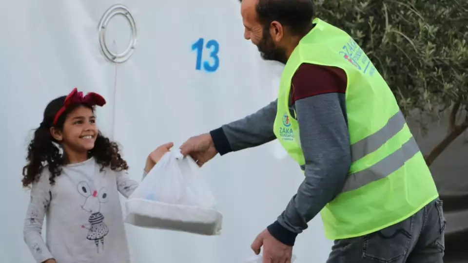 A delivery for the celebration of Ramadan brings smiles