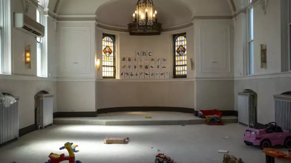 A view inside the migrant family housing shelter at the former St. Bartholomew school and convent in Chicago. © Joel Angel Juarez for The Washington Post