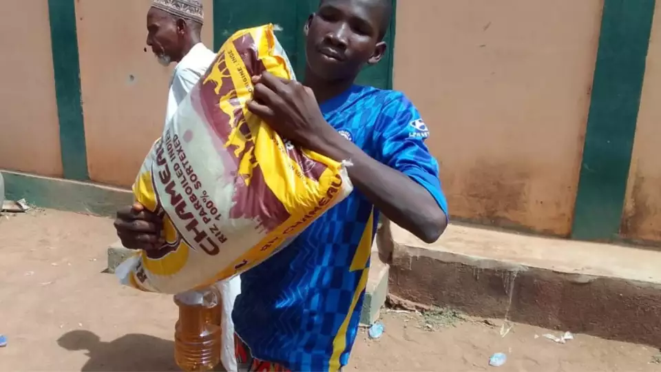 Your support helps us provide food staples to families facing hunger in The Republic of Guinea.