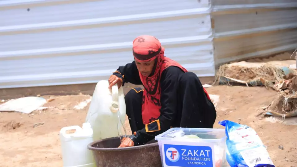 A Yemeni woman uses our hygiene kit essentials for laundry