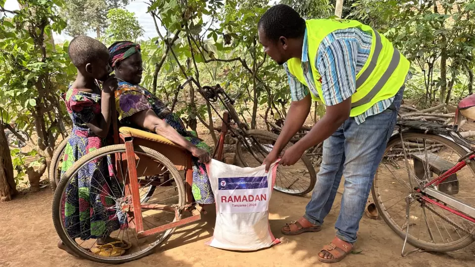Ramadan food packages help families in Tanzania with nourishing essentials and food staples to combat hunger.