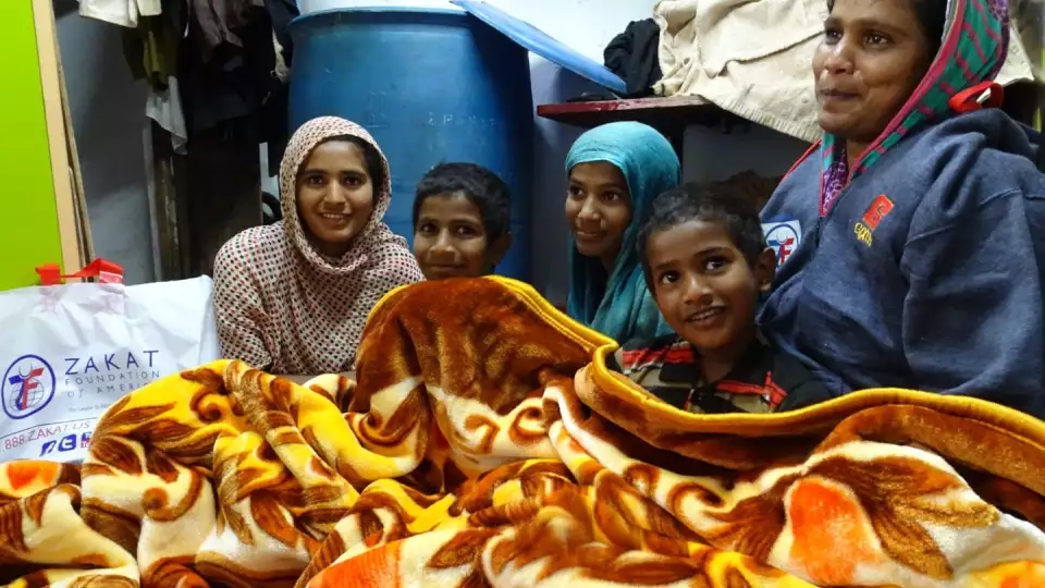 Families, and especially refugees, often struggle to survive a hard winter, but blankets from Zakat Foundation provide help and hope. / غالبًا ما تكافح الأسر، وخاصة اللاجئين، للبقاء على قيد الحياة خلال فصل الشتاء القاسي، ولكن البطانيات المقدمة من مؤسسة الزكاة توفر لهم الدفء والأمل