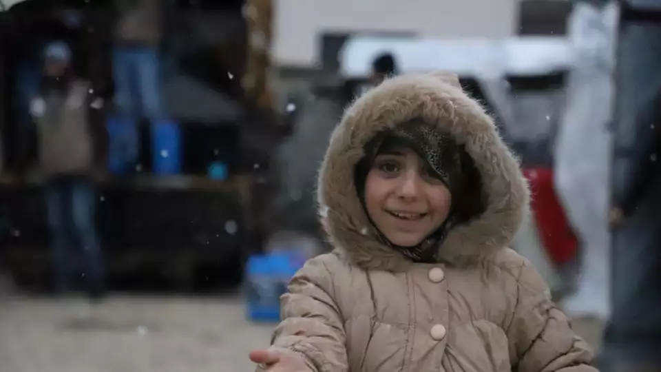 Keeping families, refugees and orphans safe in the winter months is a priority for Zakat Foundation. We help protect impoverished people from cold and snow with our Winter Relief Packages. / الحفاظ على سلامة الأسر، اللاجئين، والأيتام خلال أشهر الشتاء الباردة يعدّ أولوية لمؤسسة الزكاة. طرود الإغاثة الشتوية تساعد في حماية الفقراء من البرد والثلوج.