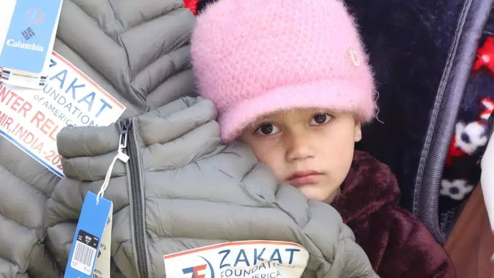 Our donors from Zakat Foundation of America help vulnerable orphans survive the winter. End of year donations provide essential aid, including food, shelter, and warmth, to those in need. / يساعد مانحو مؤسسة الزكاة الأمريكية الأيتام المعرضين للخطر على تجاوز الشتاء القاسي. تبرعات نهاية العام توفر احتياجات أساسية، مثل الطعام، المأوى، والدفء، لمن هم في أمسّ الحاجة إليها.