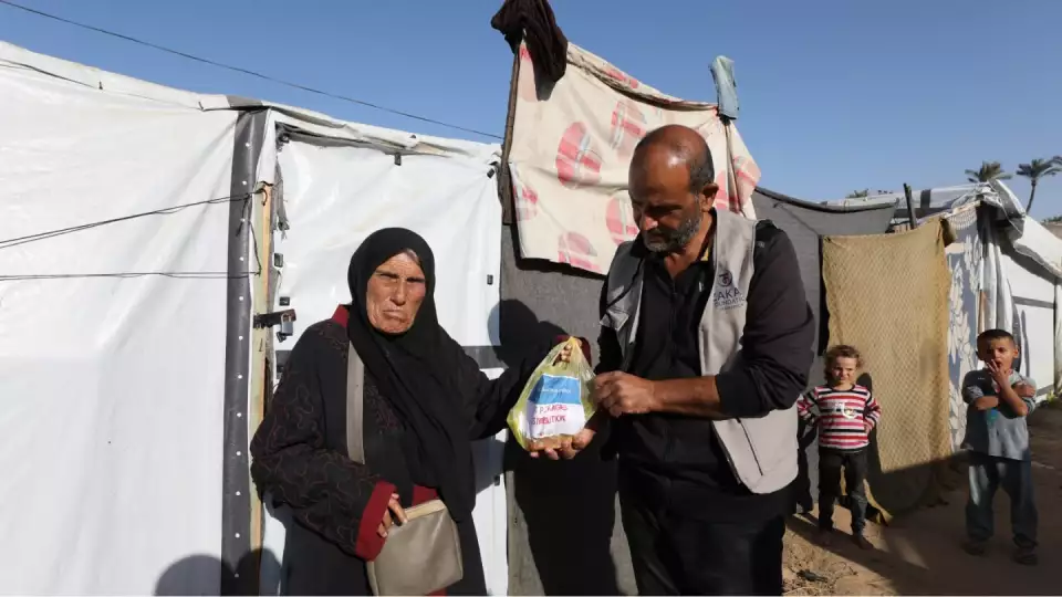 Meat was given out to the needy and displaced in Gaza