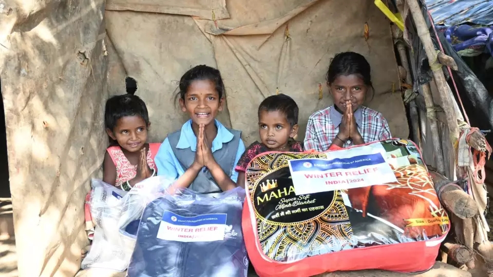 People living in poverty in 9 countries will receive our Winter 2024 Relief Packages, which include items like blankets, coats, shoes, plastic tarps, heaters, fuel, food and mattresses. / سيحصل المحتاجون في 9 دول على طرود الإغاثة الشتوية لعام 2024، والتي تشمل البطانيات، المعاطف، الأحذية، الأغطية البلاستيكية، المدافئ ، الوقود، الطعام، والمراتب.