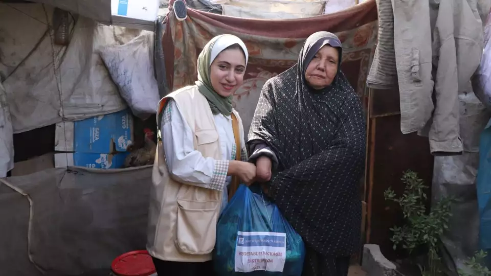 Wherever the poor, needy or displaced are in Gaza, Zakat Foundation Workers meet them to give food, supplies and other emergency relief items