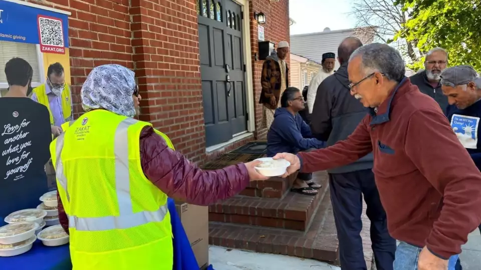Volunteers work hard to help distribute food to those battling hunger in New York.