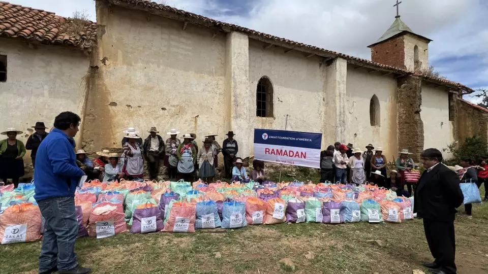 Bolivians line up to secure a nourishing food package during our Ramadan distribution.