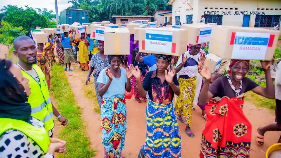 Food security brings smiles to families in Burundi during our Ramadan food package distribution.