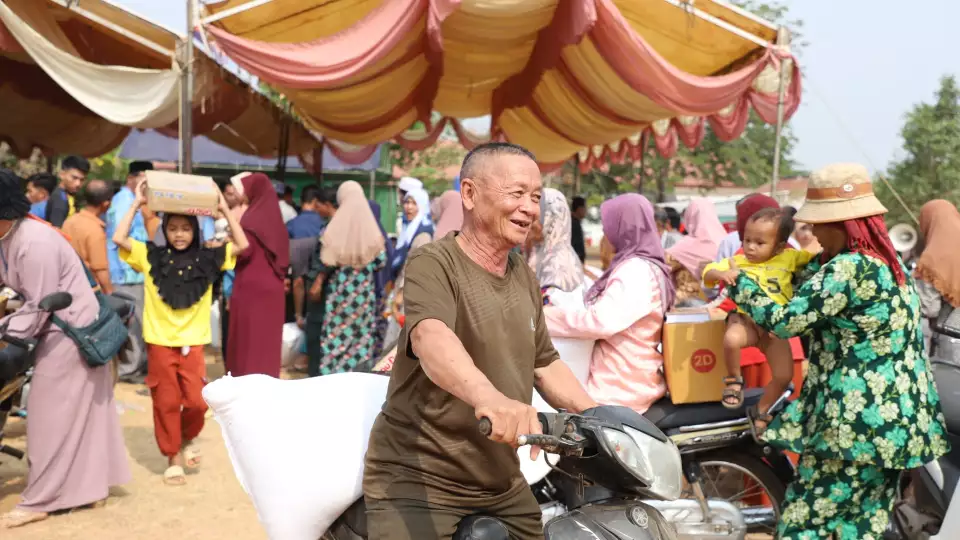 Families rejoice after receiving Ramadan food packages in Cambodia.