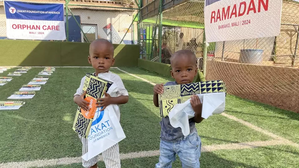 Orphans in Mali receive Ramadan kits to celebrate the blessed month.