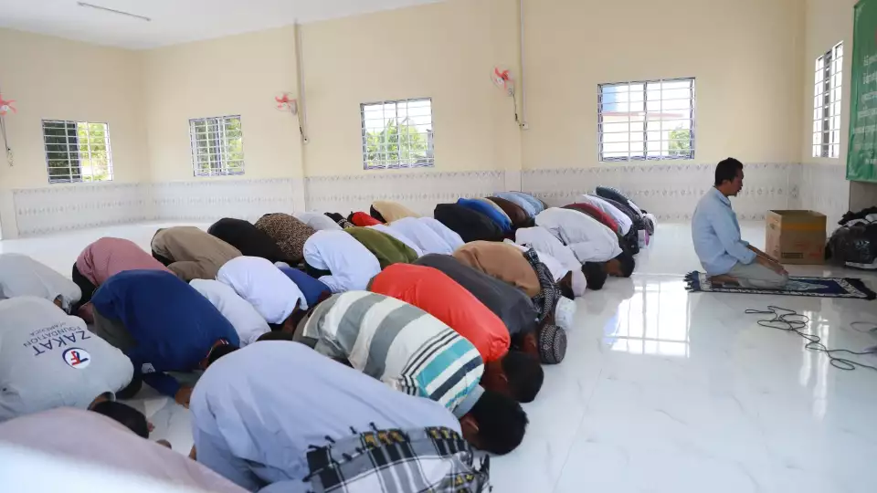 Our mosque construction in Cambodia ensures congregants have a safe space for spiritual uplift.