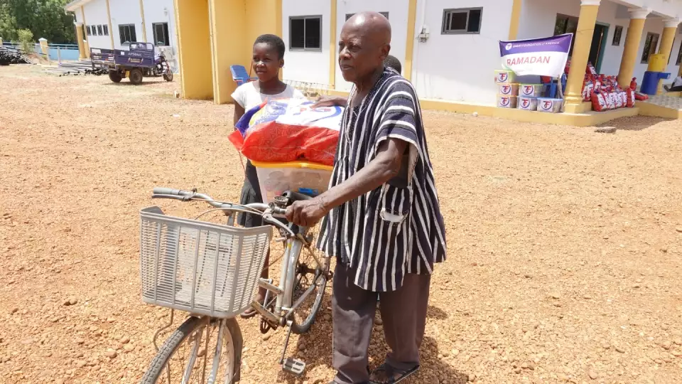Ramadan food packages in Ghana provide families with food staples to enjoy.