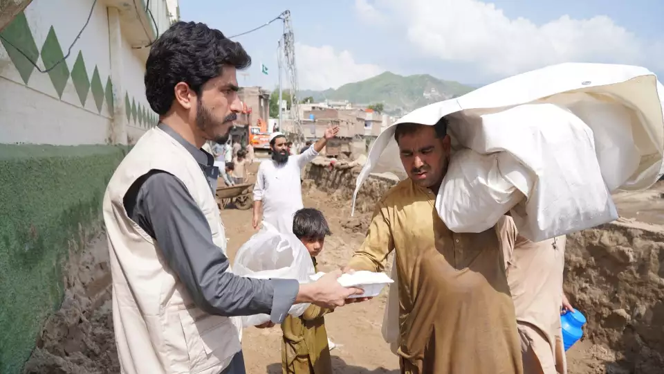 Hot meals are a welcomed relief as Pakistan flood survivors seek safety.