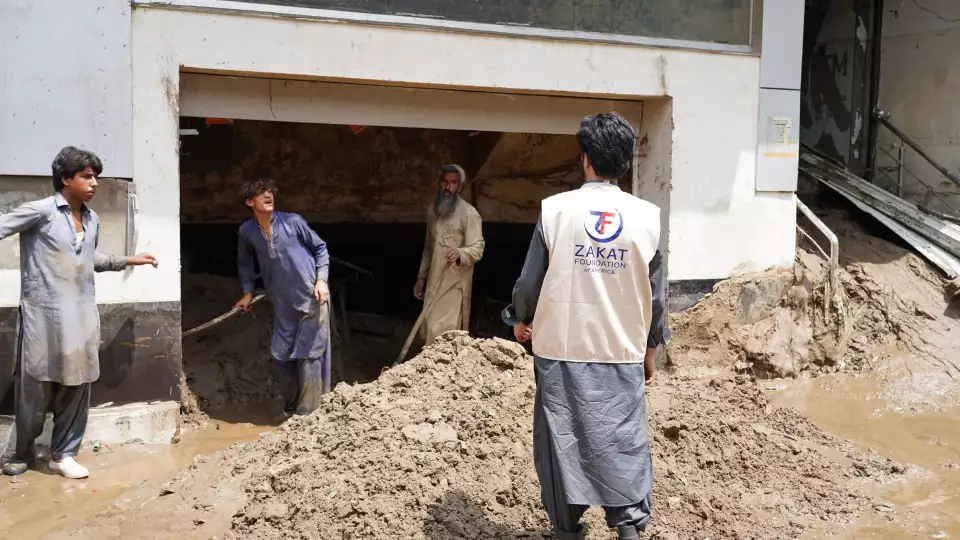 Pakistan flood affected families share their struggles with our team as we provide support.